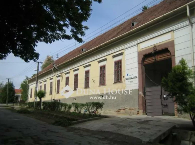 Cottage 2 435 m² Karad, Hungary