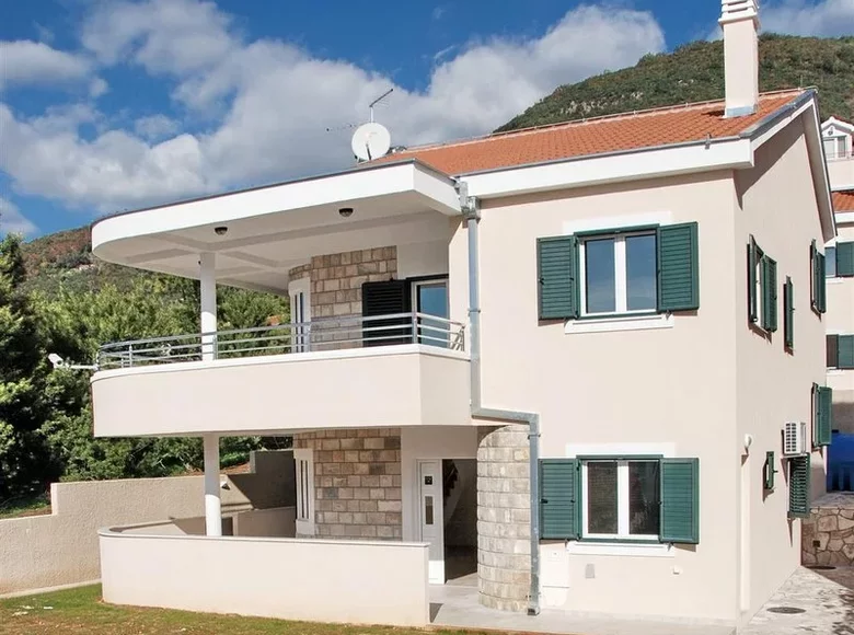 6 bedroom house 324 m² Kumbor, Montenegro