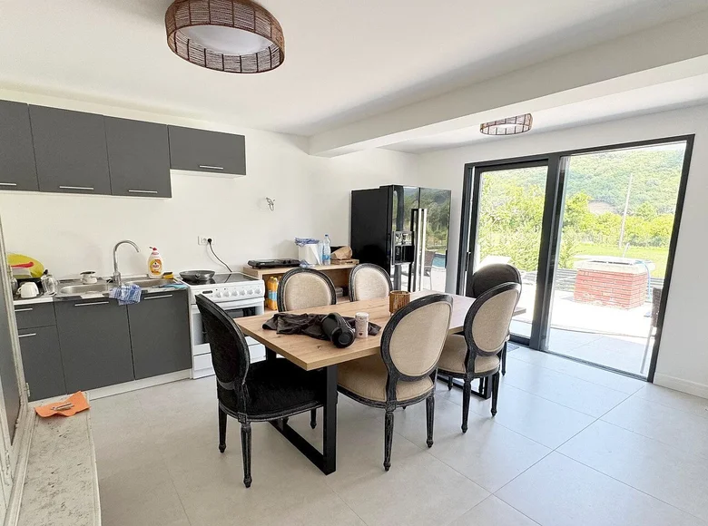 Casa 180 m² Lastva Grbaljska, Montenegro