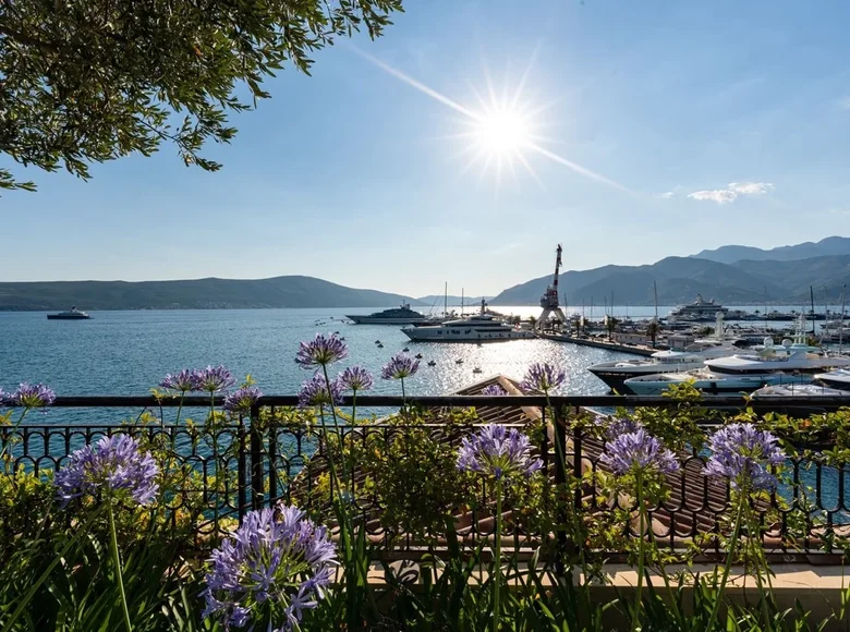 Wohnung 2 Schlafzimmer 237 m² Tivat, Montenegro