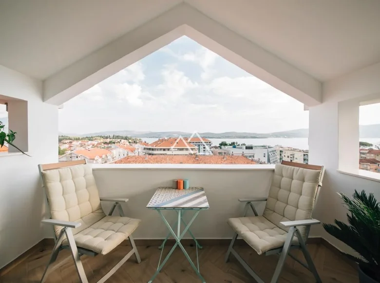 2 bedroom apartment 85 m² Tivat, Montenegro