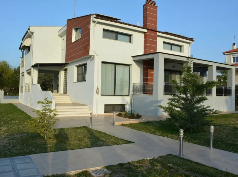 6 bedroom house 485 m² Trilofos, Greece