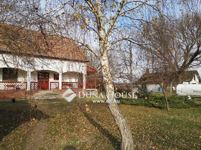 Dom wolnostojący 160 m² Ladanybene, Węgry