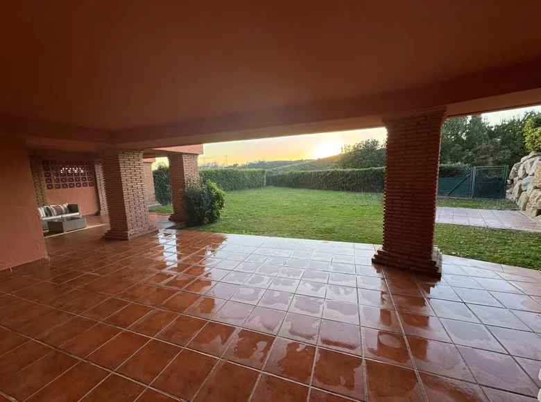 Mieszkanie 2 pokoi 117 m² Casares, Hiszpania