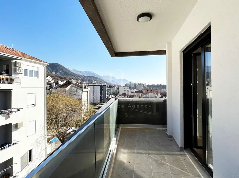 Mieszkanie 3 pokoi 68 m² Tivat, Czarnogóra