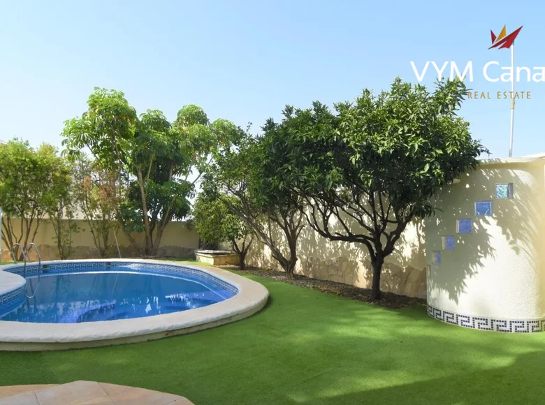 villa de 5 dormitorios 360 m² Urbanizacion Dona Pepa, Španjolska