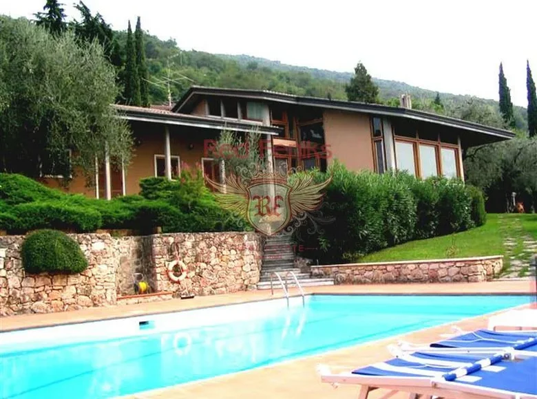 5 bedroom villa 350 m² Torri del Benaco, Italy