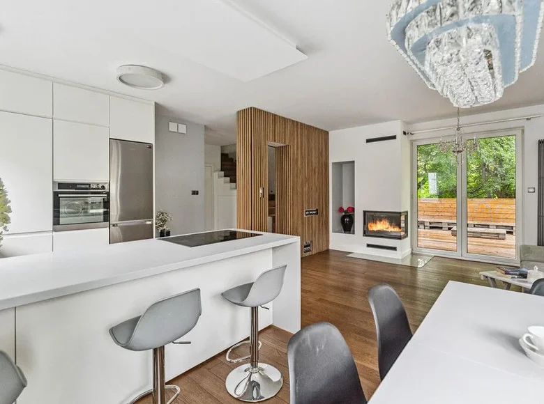 Квартира 195 м² Варшава, Польша