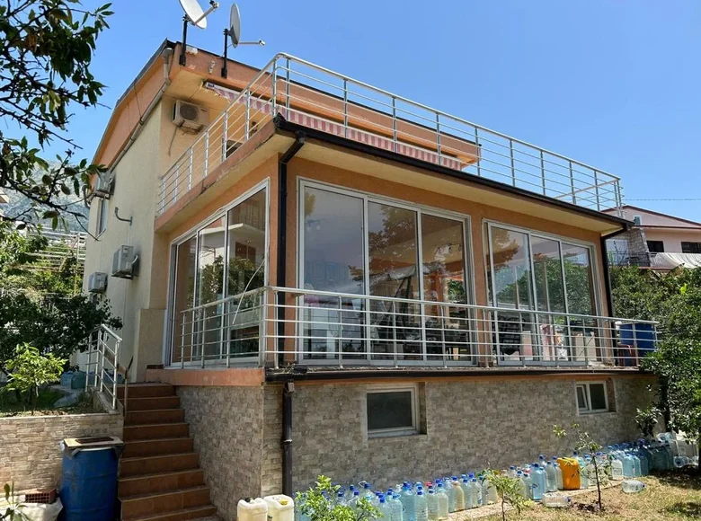 4 bedroom house 206 m² Dobra Voda, Montenegro