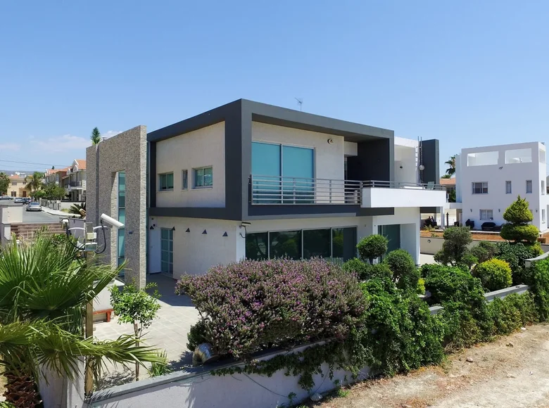 7 bedroom house 210 m² Demos Agiou Athanasiou, Cyprus