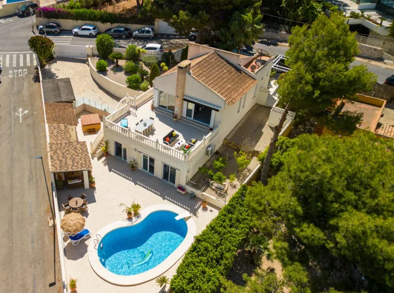 4 bedroom Villa 208 m² l Alfas del Pi, Spain