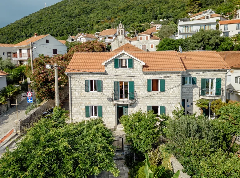 4 bedroom Villa 291 m² Lepetane, Montenegro