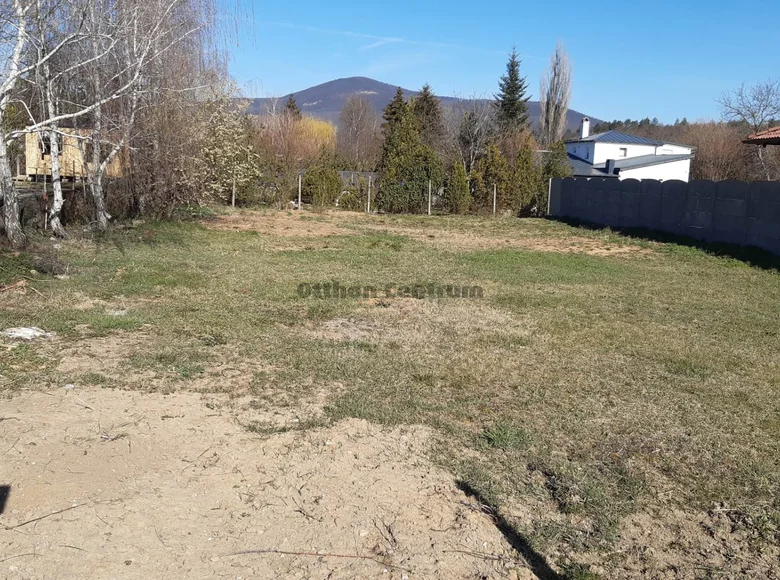 Land 1 002 m² Kosd, Hungary