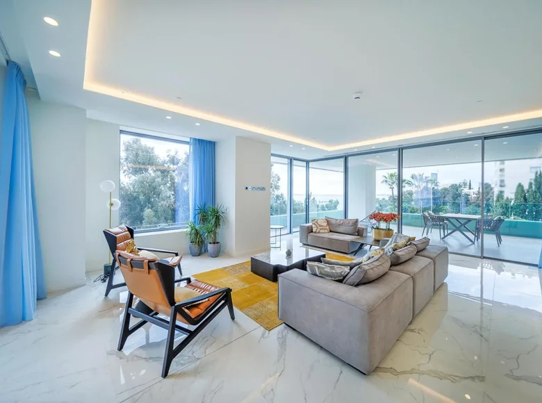 Mieszkanie 4 pokoi 254 m² Koinoteta Agiou Tychona, Cypr