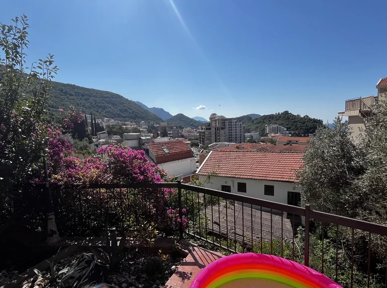 2 bedroom apartment 102 m² Petrovac, Montenegro