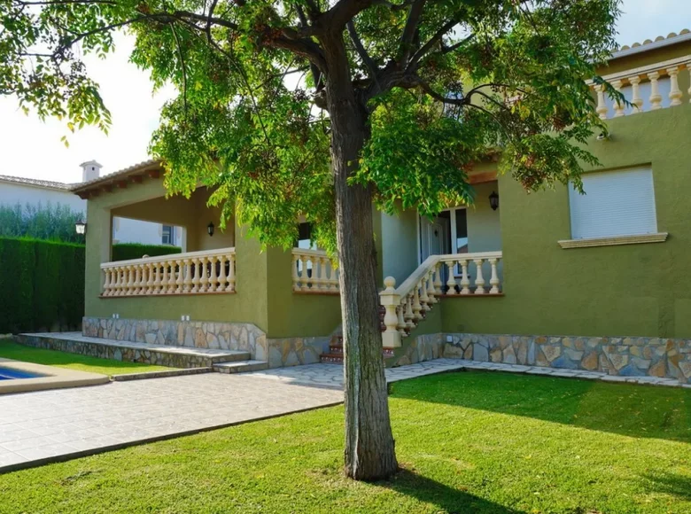Villa de 4 dormitorios 188 m² Orba, España
