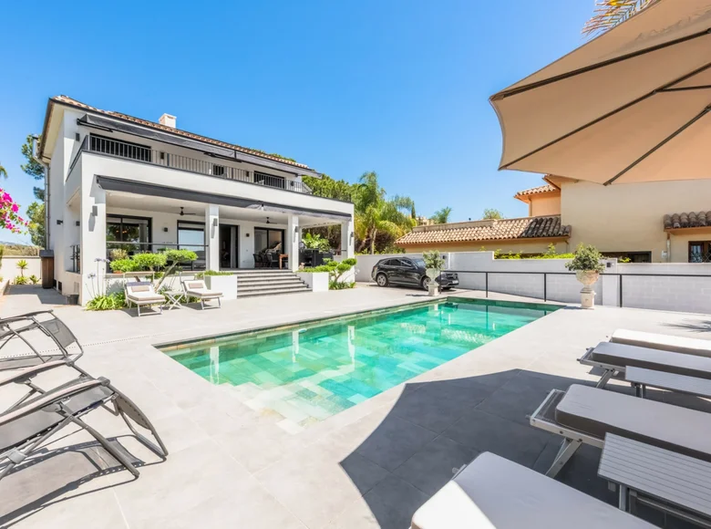 Villa de tres dormitorios 320 m² Marbella, España