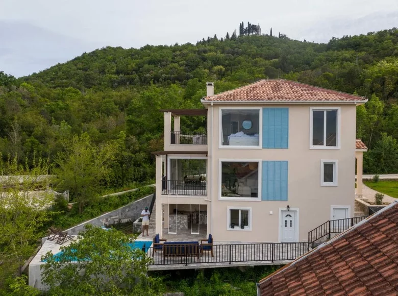 3 bedroom house 240 m² Montenegro, Montenegro