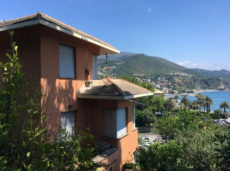 villa de 5 dormitorios 290 m² Arenzano, Italia