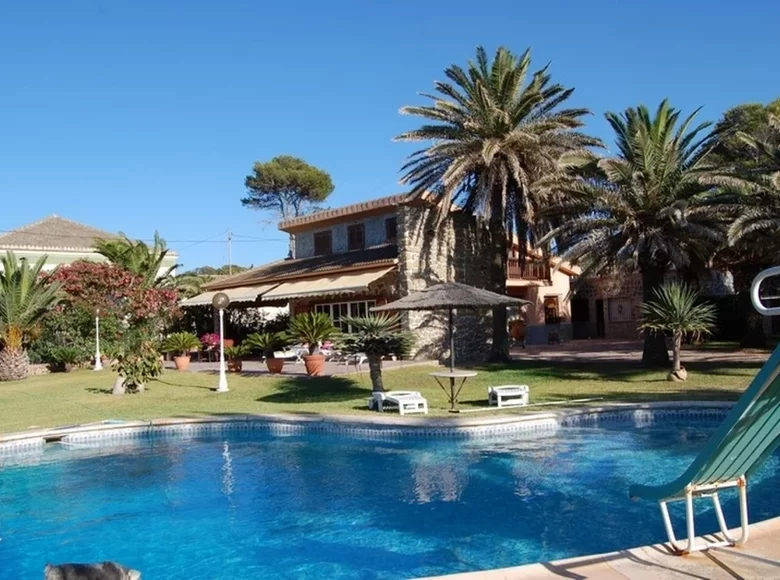 6 bedroom villa 300 m² Denia, Spain