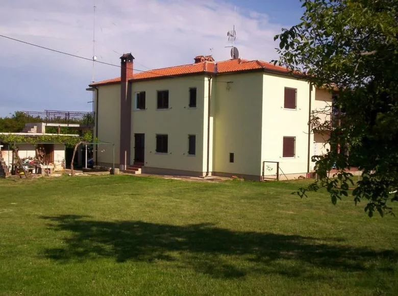 villa de 5 dormitorios 330 m² Brtonigla, Croacia