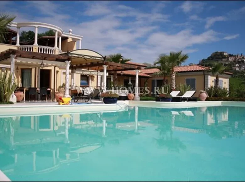 House 10 bedrooms 700 m² Pescara, Italy