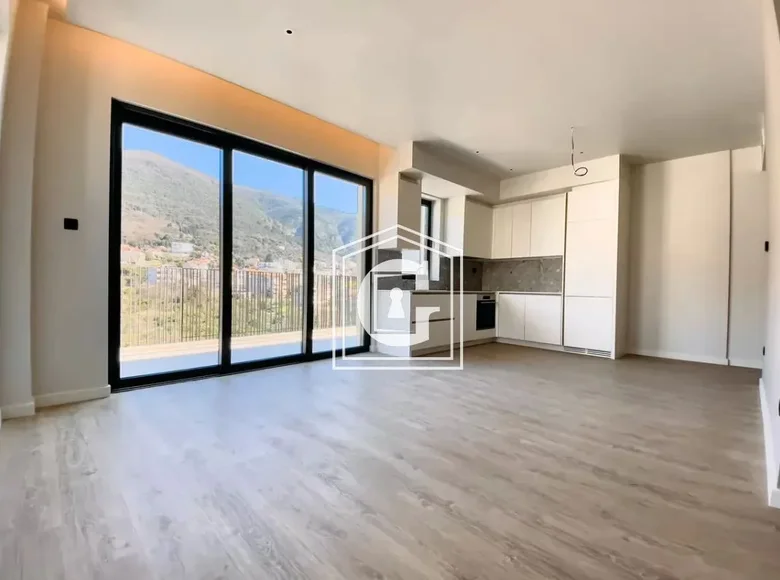 Квартира 2 комнаты 102 м² Тиват, Черногория
