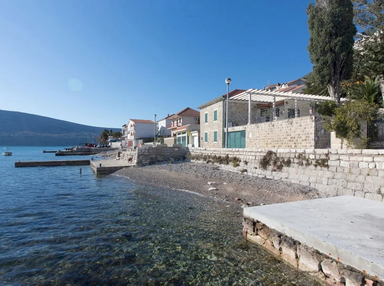 Villa 14 habitaciones 710 m² Bijela, Montenegro