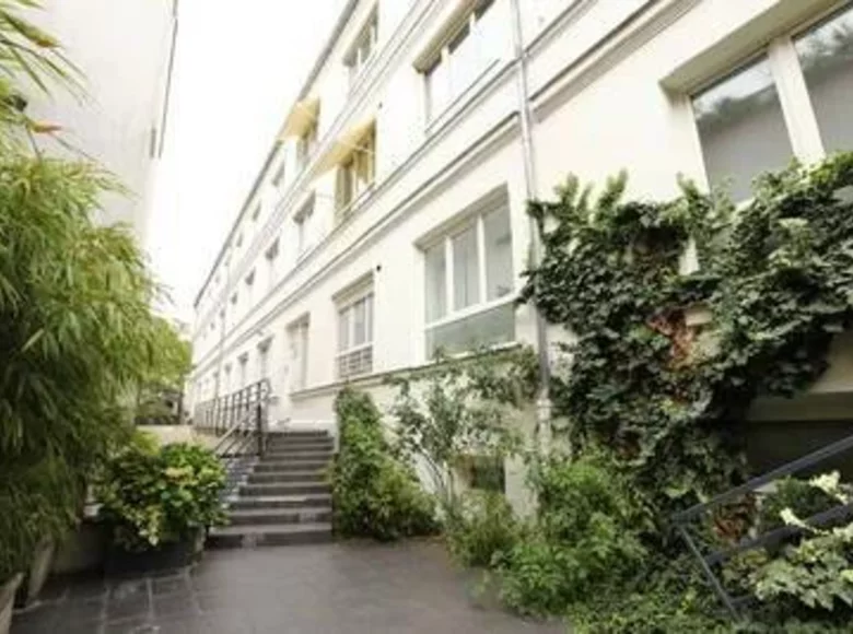 Commercial property 120 m² in Vincennes, France
