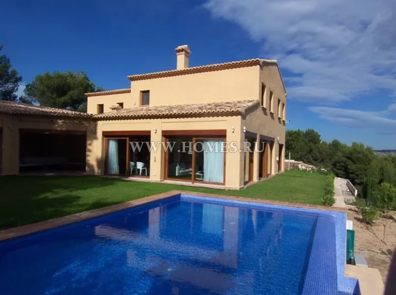 3 bedroom villa 450 m² Calp, Spain