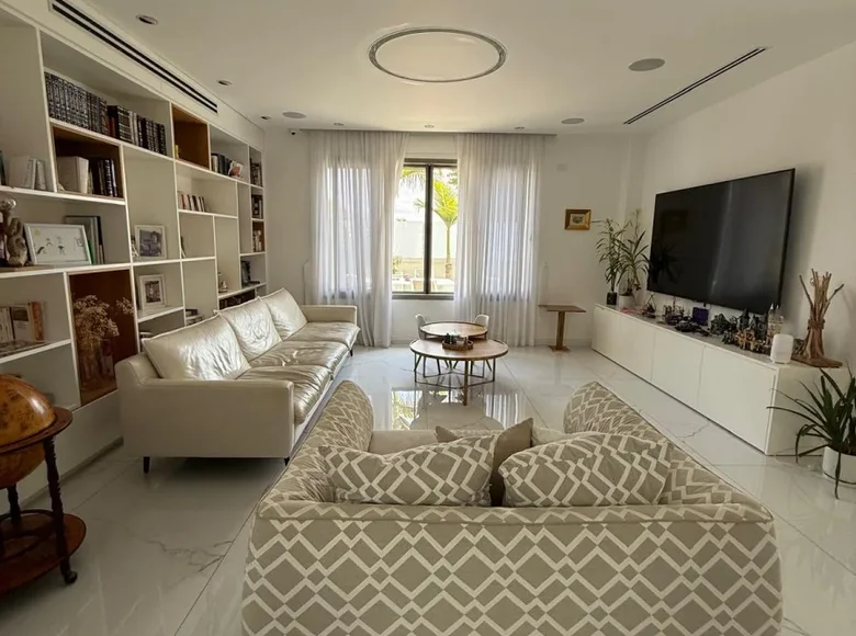 Villa 7 rooms 330 m² Kfar Yona, Israel