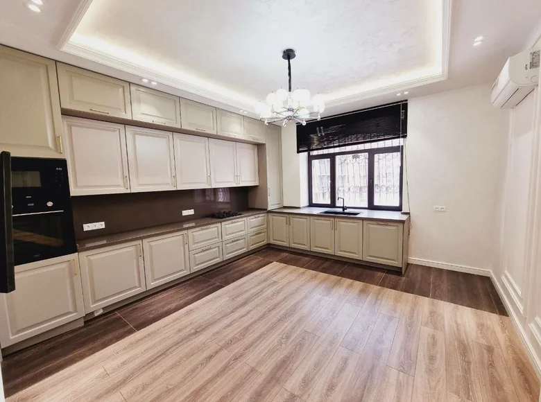 Kvartira 4 xonalar 165 m² Toshkentda