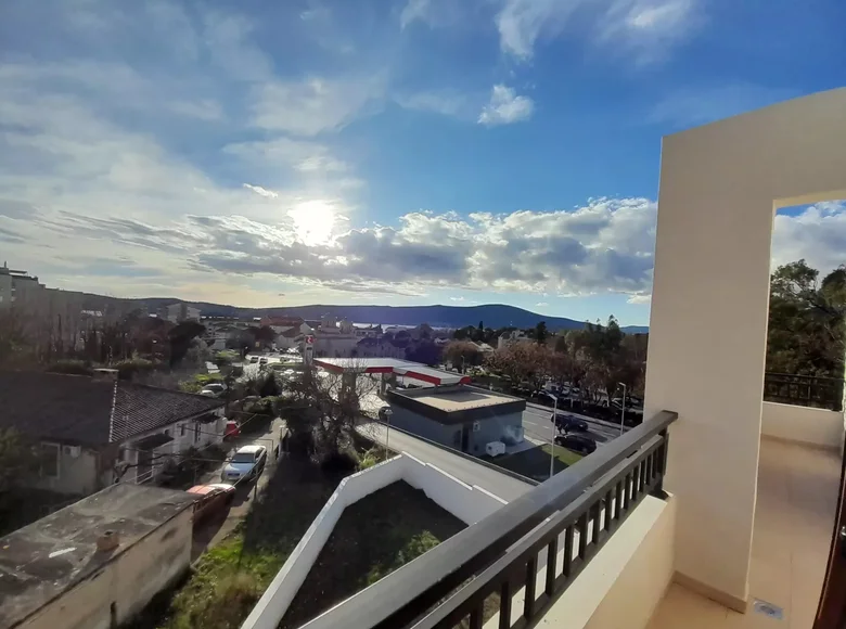 Квартира 4 комнаты 105 м² Тиват, Черногория