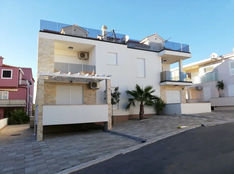 Willa 8 pokojów 156 m² Bashkia Durres, Albania