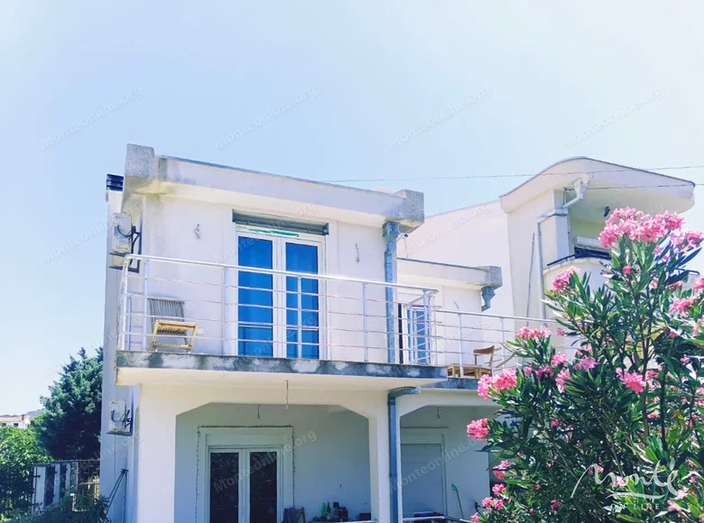 3 bedroom villa 140 m² Bar, Montenegro