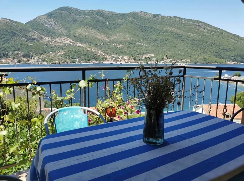 5 bedroom villa 221 m² Lepetane, Montenegro