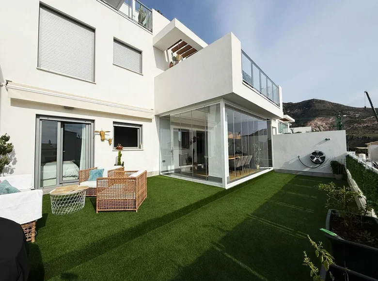 Mieszkanie 2 pokoi 108 m² Benalmadena, Hiszpania