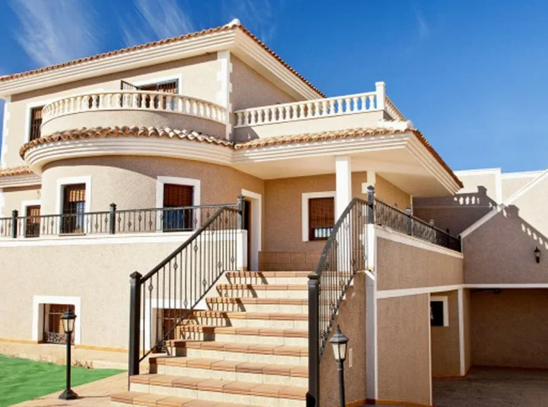 Villa de tres dormitorios 335 m² Torrevieja, España