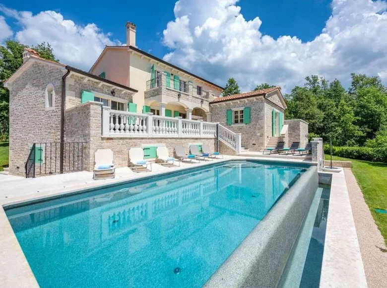 6 bedroom villa 343 m² Pazin, Croatia