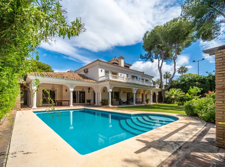 5 bedroom villa 423 m² Estepona, Spain