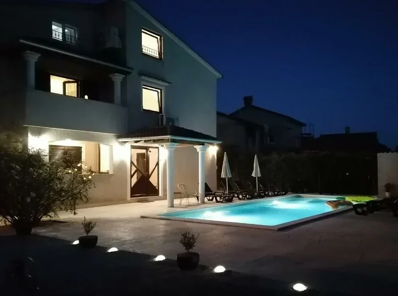 Villa 8 bedrooms 320 m² Porec, Croatia