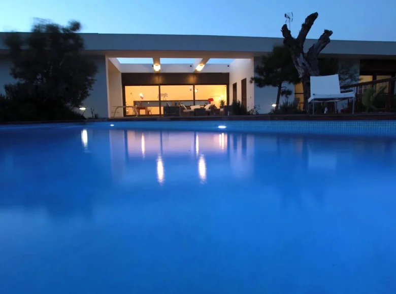 5 bedroom house 550 m² Latsia, Cyprus
