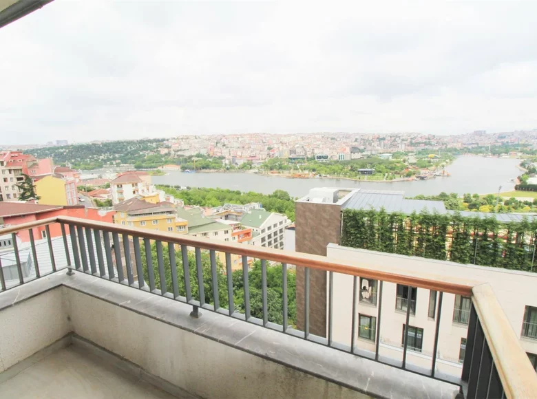 2 bedroom apartment 70 m² Beyoglu, Turkey