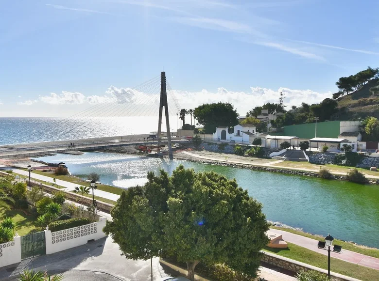 Mieszkanie 3 pokoi 140 m² Fuengirola, Hiszpania