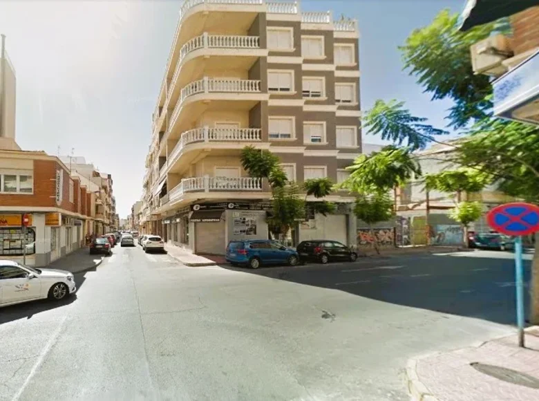 Mieszkanie 4 pokoi 152 m² Torrevieja, Hiszpania