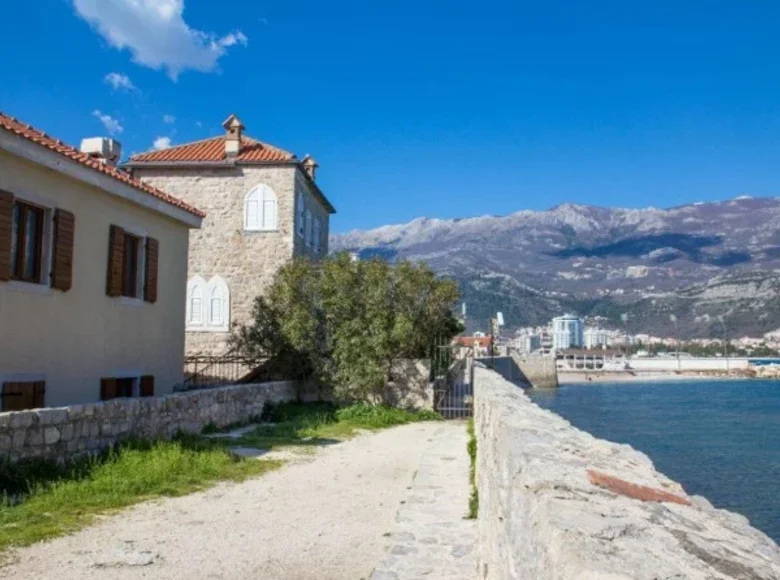 4 bedroom house 145 m² Budva, Montenegro