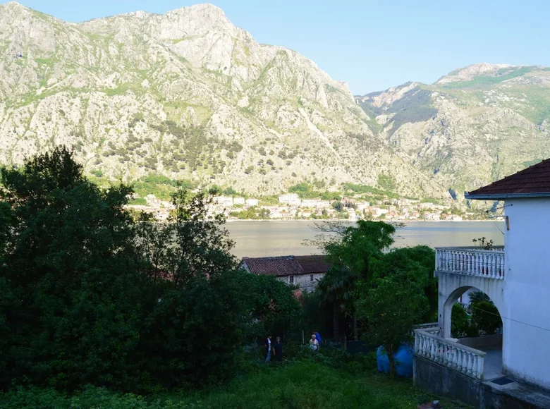 Grundstück 923 m² Kotor, Montenegro