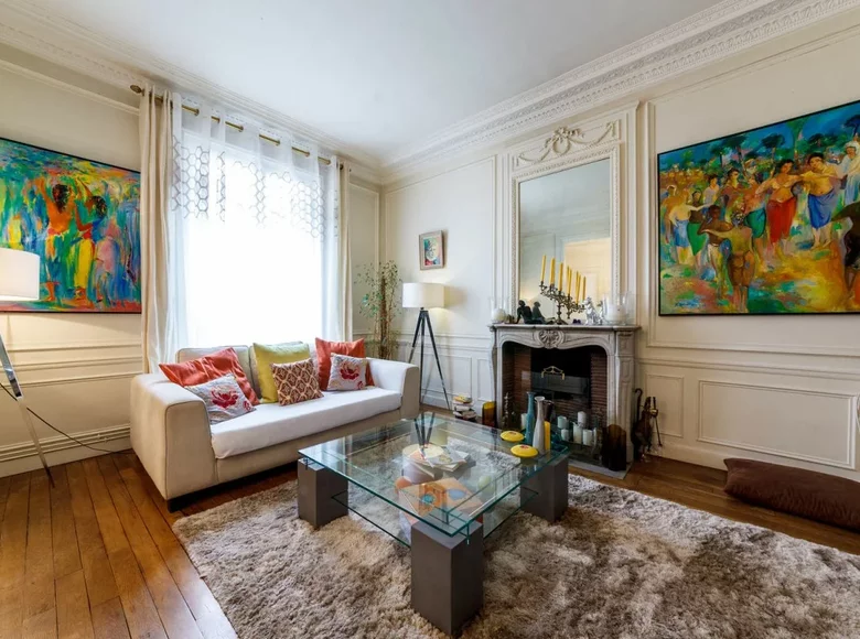 2 bedroom apartment 104 m² Paris, France