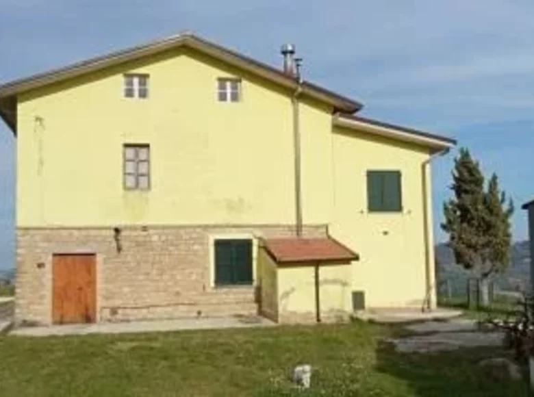 Casa 15 habitaciones 300 m² Terni, Italia