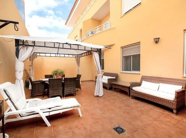 4 bedroom apartment 100 m² Adeje, Spain